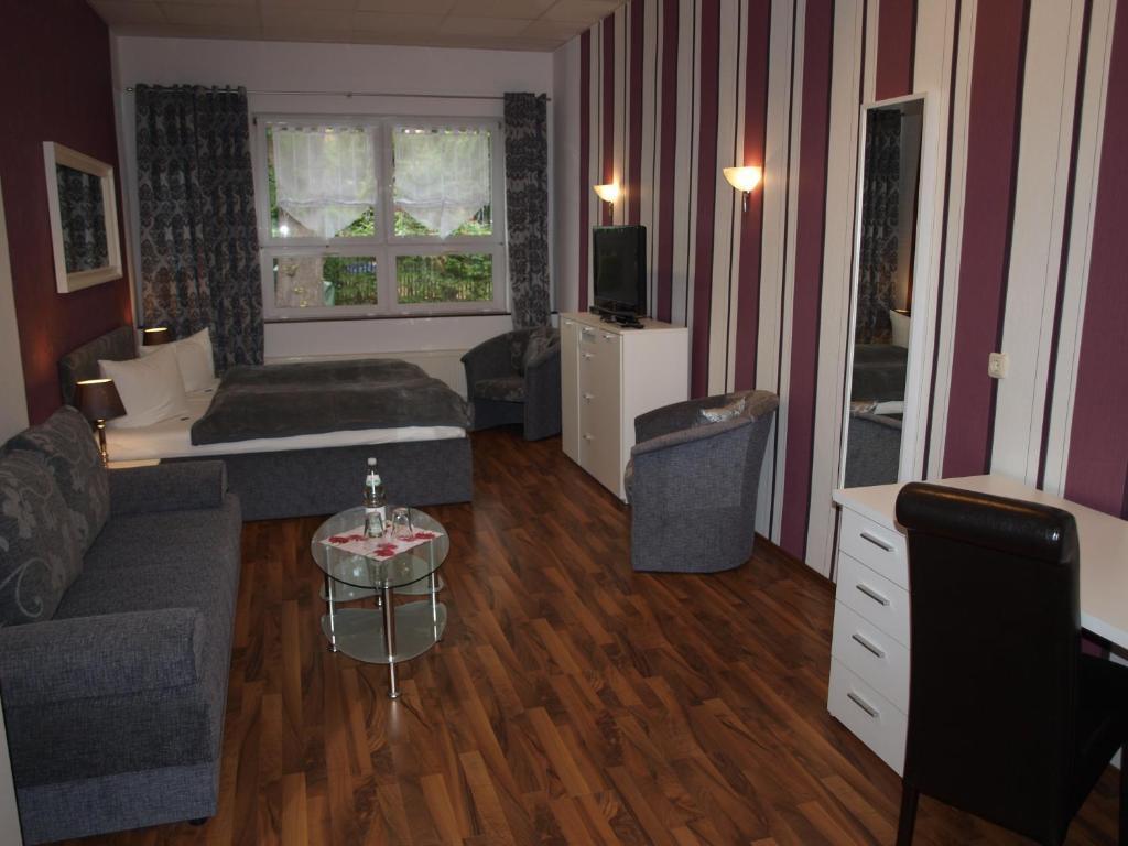 Hotel Am Schuetzenberg Gotha Room photo