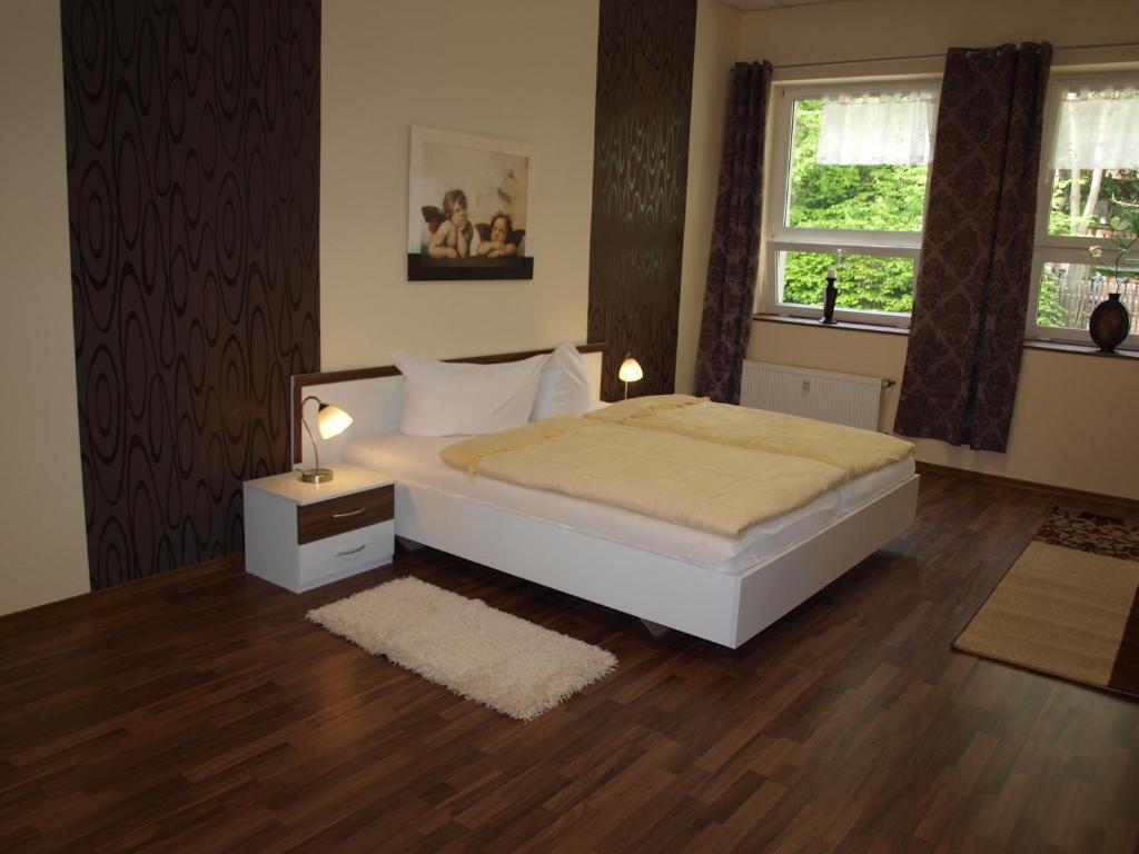 Hotel Am Schuetzenberg Gotha Room photo