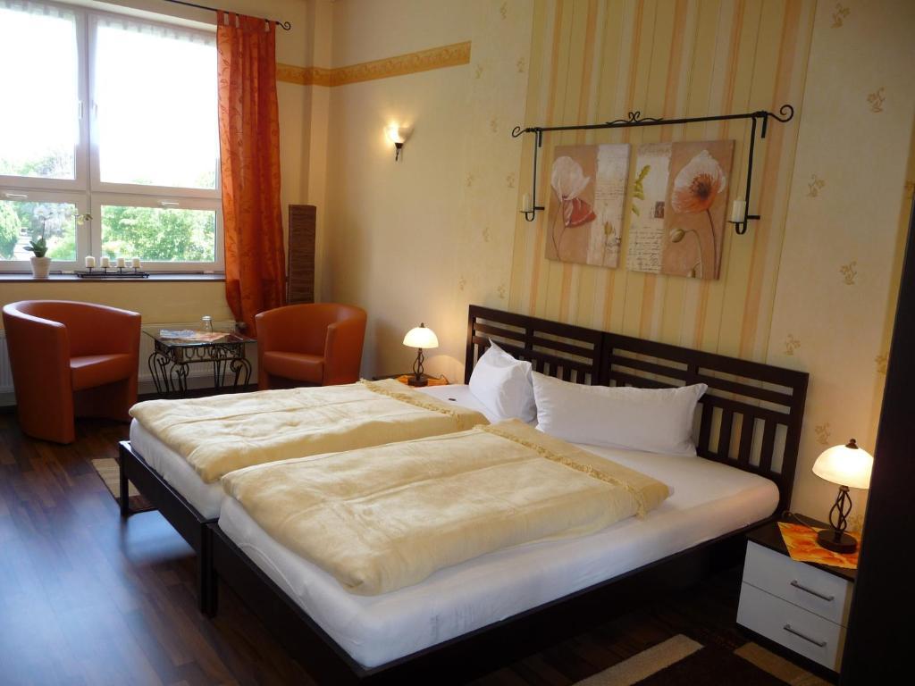 Hotel Am Schuetzenberg Gotha Room photo