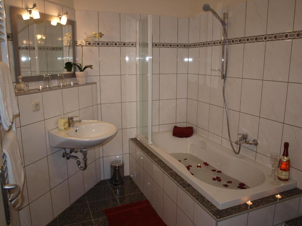 Hotel Am Schuetzenberg Gotha Room photo